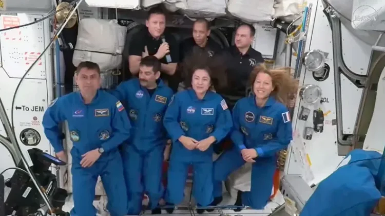 Crew-12 Berhasil Merapat ke ISS, Disambut Kru Ekspedisi 74