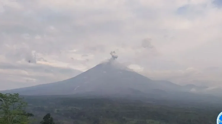 Aktivitas Gunung Semeru Masih Tinggi, Awan Panas Capai 6 Km
