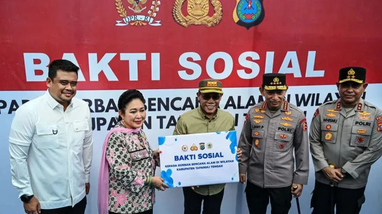 Kapolri Serahkan Bantuan untuk Pengungsi di Tapanuli Tengah