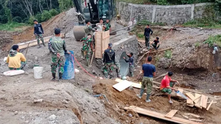 TNI Kebut Pembangunan Jembatan Armco di Bener Meriah