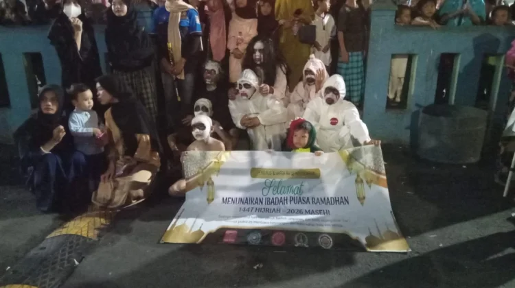 Kostum Unik, Cara Warga Pademangan Barat Pawai Obor Sambut Ramadan