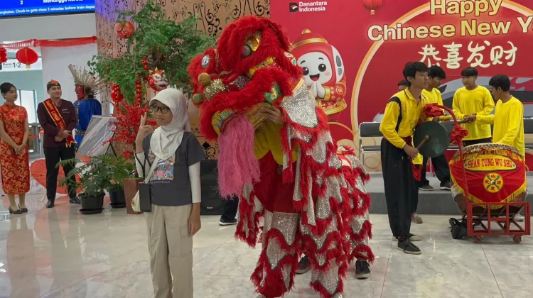 Meriahkan Imlek 2026, KCIC Hadirkan Barongsai Menyapa Penumpang