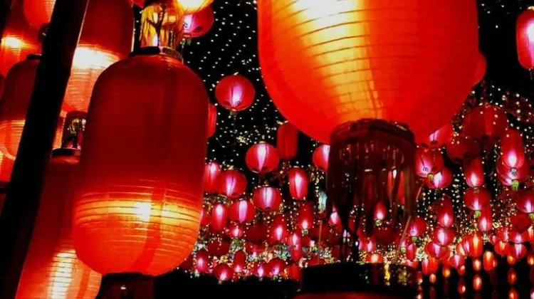 Hong Kong Dibanjiri Wisatawan saat Libur Imlek Panjang