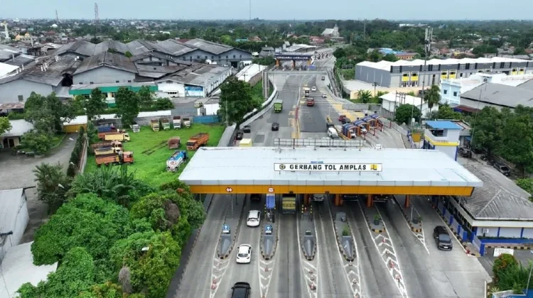 Lonjakan Imlek, Tol Belmera Dipadati Kendaraan