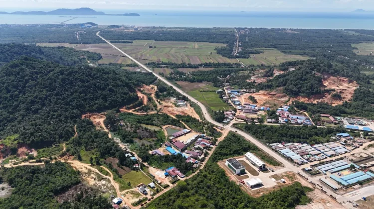Hilirisasi Bauksit Hadirkan Dampak Nyata bagi Masyarakat Mempawah