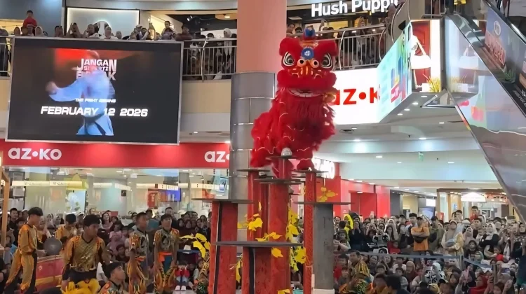 Barongsai Jadi Daya Tarik Perayaan Imlek di Metropolitan Mall Bekasi