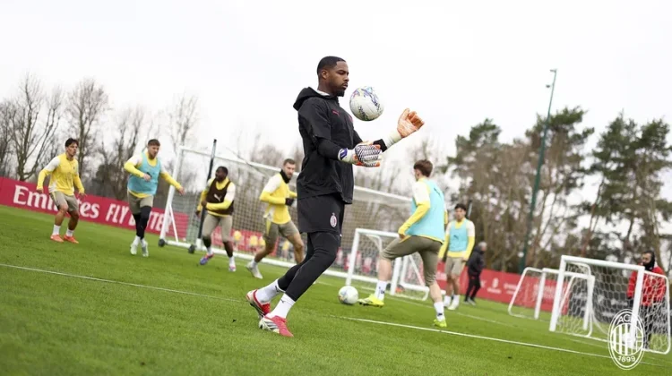 AC Milan Bidik Poin Penting Kontra Como