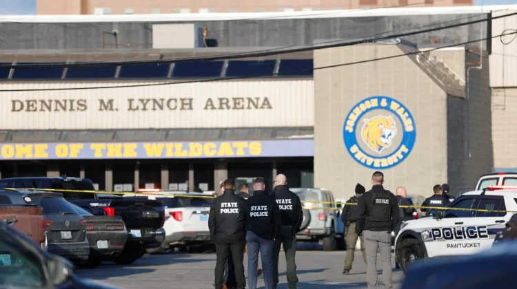 Penembakan di Arena Hoki Es Pawtucket Timbulkan Tiga Korban Jiwa