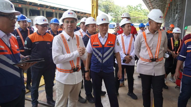 KAI Siapkan Kereta Mewah untuk Wisatawan di Balai Yasa Gubeng