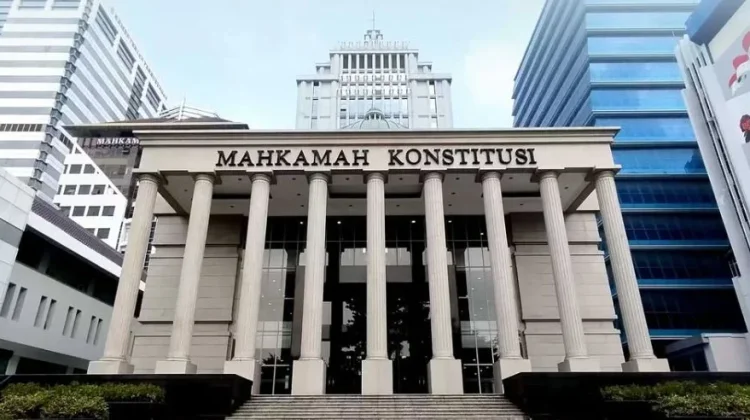 Court Scraps Criminal Code Articles on Insulting Government