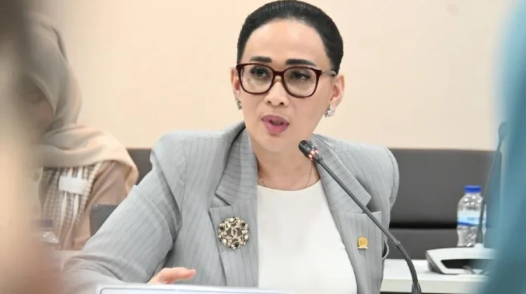 Marak Hoaks-Disinformasi, DPR Minta Media Massa jadi Rem Keselamatan