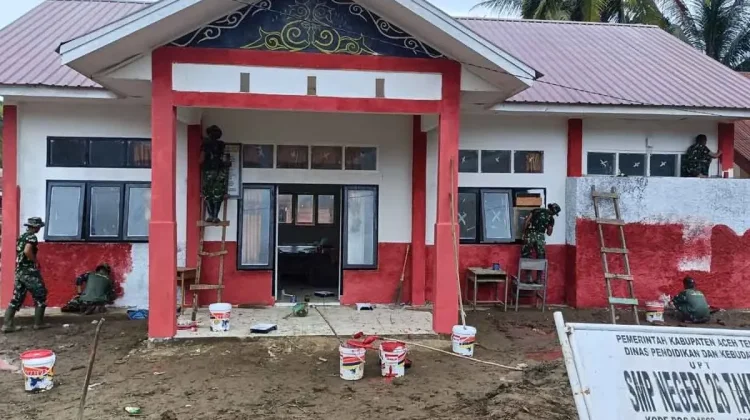 TNI Perbaiki Sekolah Rusak di Aceh Tengah, Belajar Kembali Normal