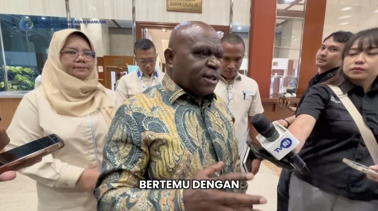Menteri HAM Serahkan Draf RUU Masyarakat Adat ke Baleg DPR