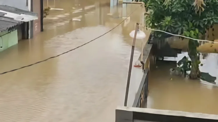 Pemkot Tangerang Tetapkan Status 'Awas' Banjir