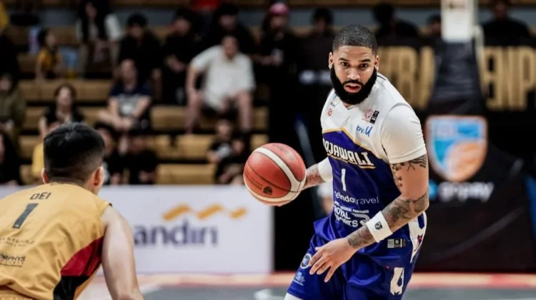 Brandone Francis Comeback, Rajawali Hentikan Tren Negatif