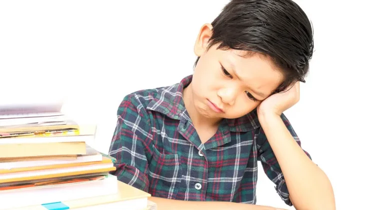 Perlu Diketahui Orang Tua, Ini Tanda-Tanda Tekanan Mental pada Anak