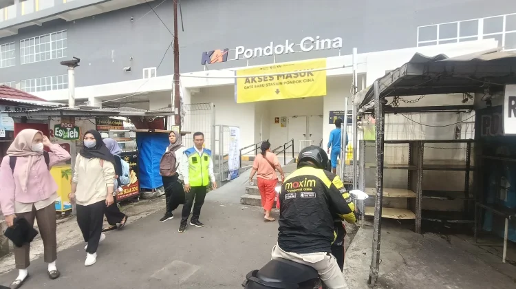 Catat, Hari ini Alur Turun-Naik Penumpang di Stasiun Pondok Cina Sudah Berubah