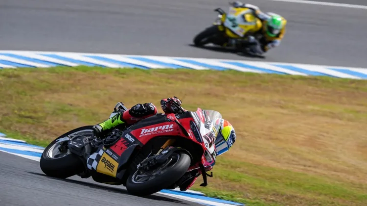 Bulega Naik Podium Perdana Superbike 2026