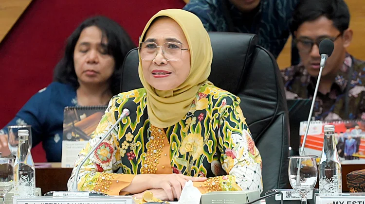 Komisi X Tekankan Penting Sertifikasi dan Penguatan Kompetensi Guru Indonesia