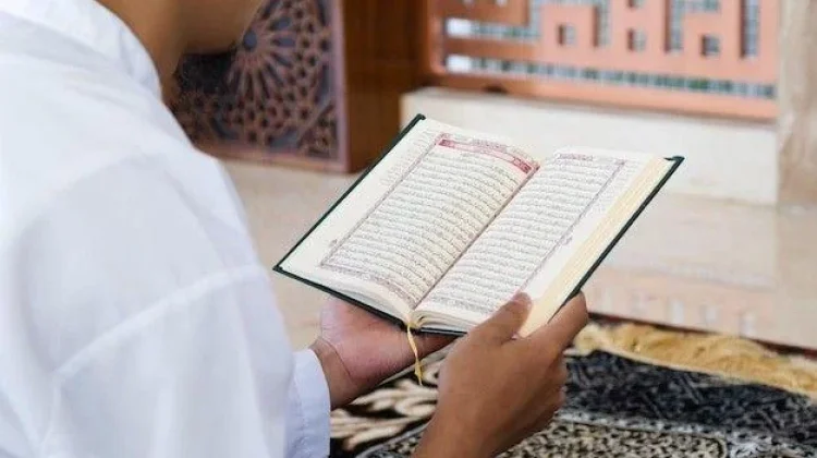 Ketahui Berbagai Manfaat Membaca  Al-Qur'an di Bulan Ramadan