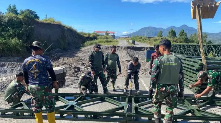 TNI Percepat Pembangunan Jembatan Bailey di Bener Meriah Aceh
