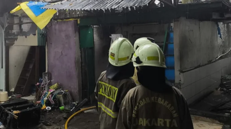 Kebakaran Hanguskan Empat Rumah di Ancol, 20 Unit Mobil Damkar Dikerahkan