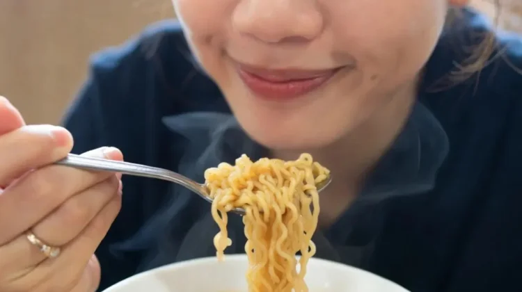 Bolehkah Makan Mi Instan saat Sahur? Ini Dampaknya bagi Tubuh