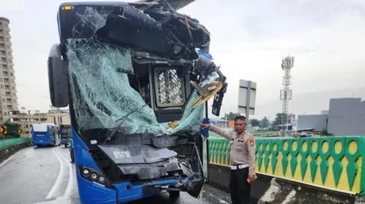 Kronologi Tabrakan Bus Transjakarta di Jalur Langit Cipulir