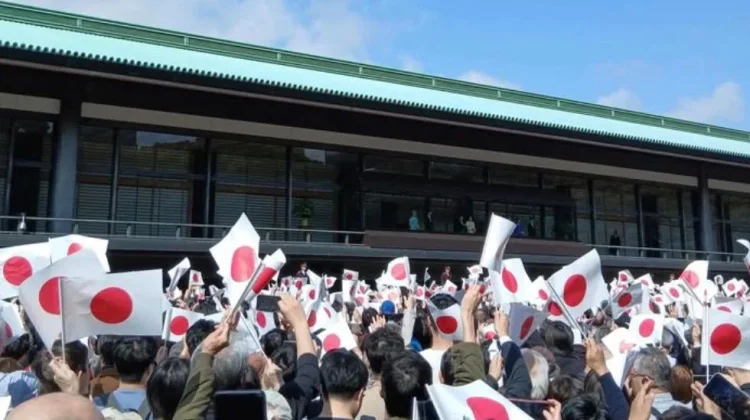 Ribuan Warga Rayakan Ultah Ke-66 Naruhito di Istana Kekaisaran Tokyo