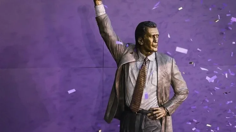 Lakers Resmikan Patung Perunggu Pelatih Legendaris Pat Riley