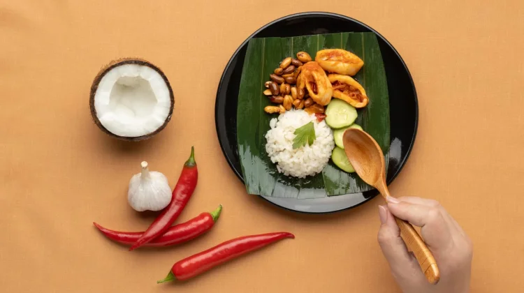 Hindari Makanan Pedas saat Berbuka, Ini Risiko Kesehatannya