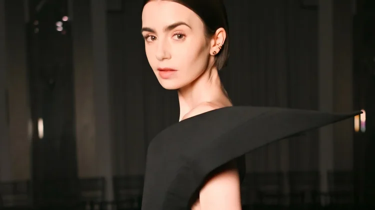 Lily Collins Dikonfirmasi Bintangi Film 'Breakfast at Tiffany's'
