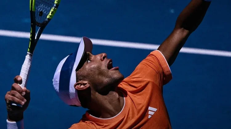 Auger-Aliassime Amankan Putaran 16 Besar Dubai Championships