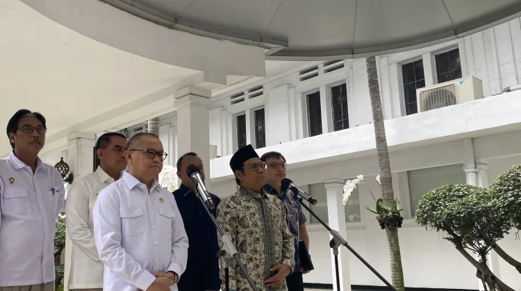 Menko PM Dorong Lulusan SMA/SMK Kerja ke Luar Negeri