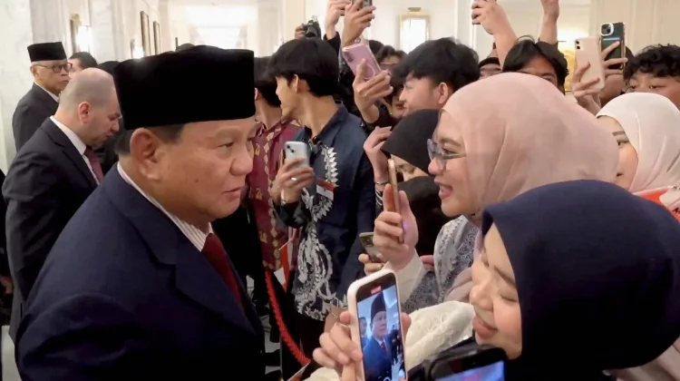 Momen Spontan Presiden Prabowo Ucapkan Ulang Tahun untuk Mahasiswi di Yordania