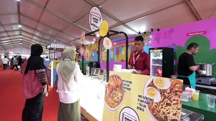UMKM Raup Untung di Festival Imlek 2577