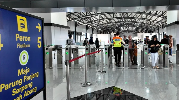 Stasiun Jatake Dongkrak Jumlah Pengguna Commuter Line Jalur Hijau