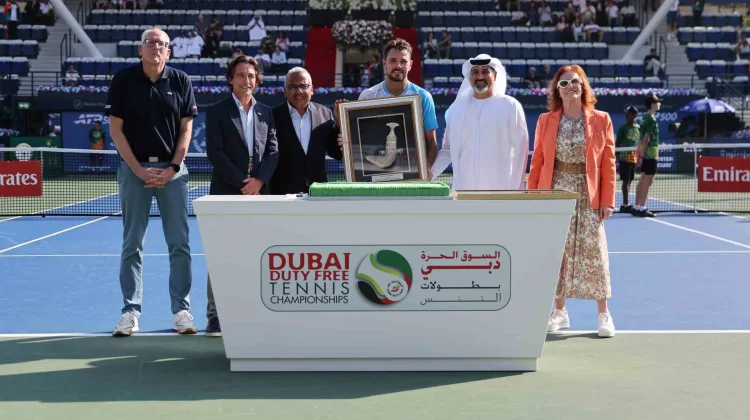 Jalani Laga Terakhir di Dubai, Wawrinka Dapat Penghormatan Khusus