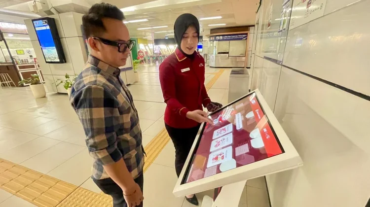 LRT Jabodebek Hadirkan Layaban Layar Interaktif di Tujuh Stasiun