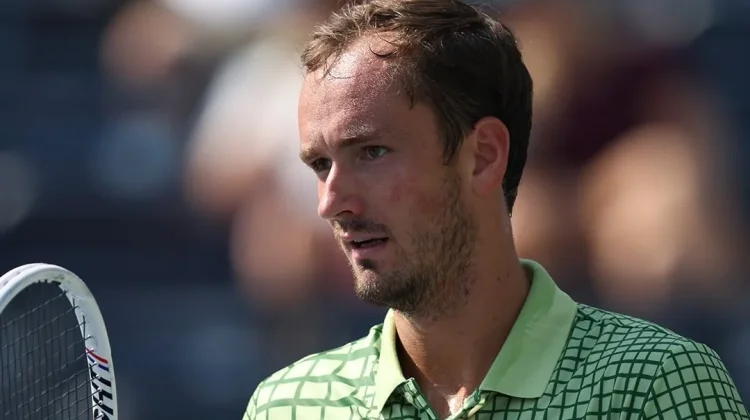 Tampil Dominan, Medvedev Tembus Semifinal Dubai Championships