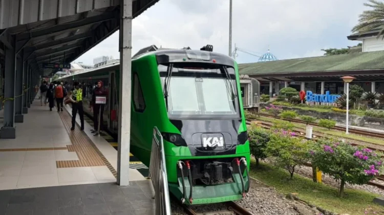 Tertib, Akses KA Feeder Whoosh Dipusatkan