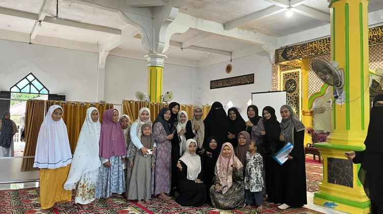 Ummu Khadijah Peggy Melati Sukma Safari Dakwah Ramadan di Pulau Melako