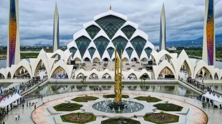 Rekomendasi Tiga Wisata Religi di Bandung, Pas Dikunjungi saat Ramadan