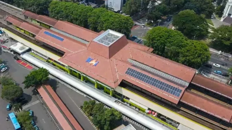KAI Pasang 103 Titik PLTS Demi Capai Target Efisiensi Energi