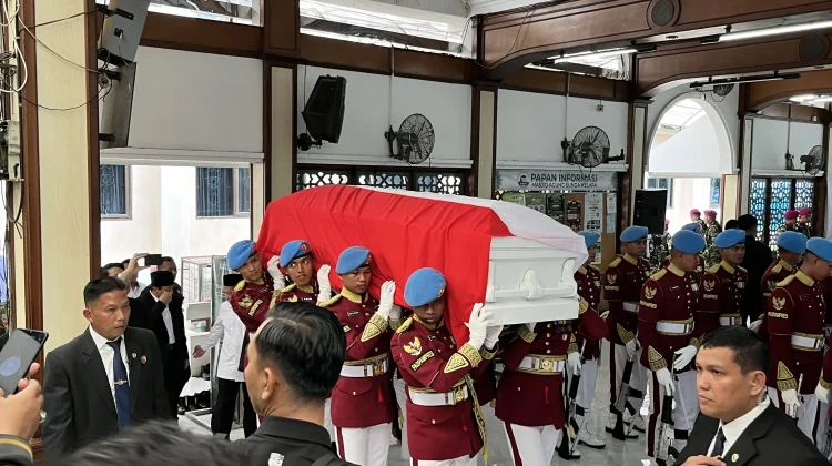 Jenazah Wapres ke-6 RI Try Sutrisno Tiba di Masjid Sunda Kelapa