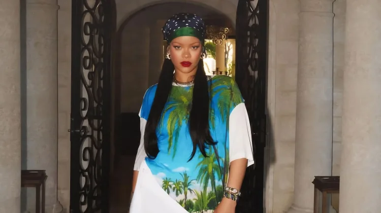 Rihanna Beri Sinyal Proyek Album Baru