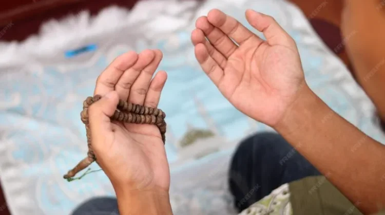 Hukum Membaca Doa Qunut saat Witir di Pertengahan Ramadan
