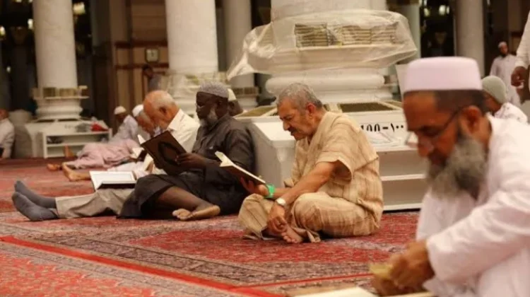 I'tikaf di Masjid Mulai Kapan? Simak Tanggal dan Waktunya