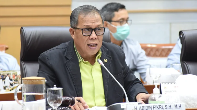 Puluhan Ribu Jemaah Umrah Terdampak, DPR Minta Kepastian Logistik Darurat