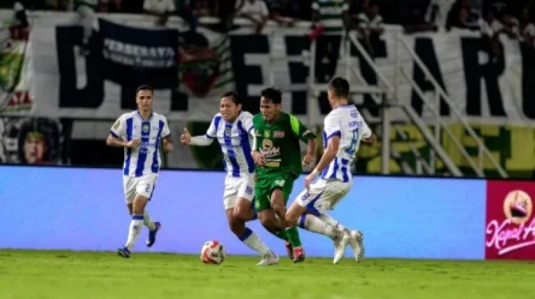 Toni Firmansyah  Opsi Alternatif Winger Kanan Persebaya